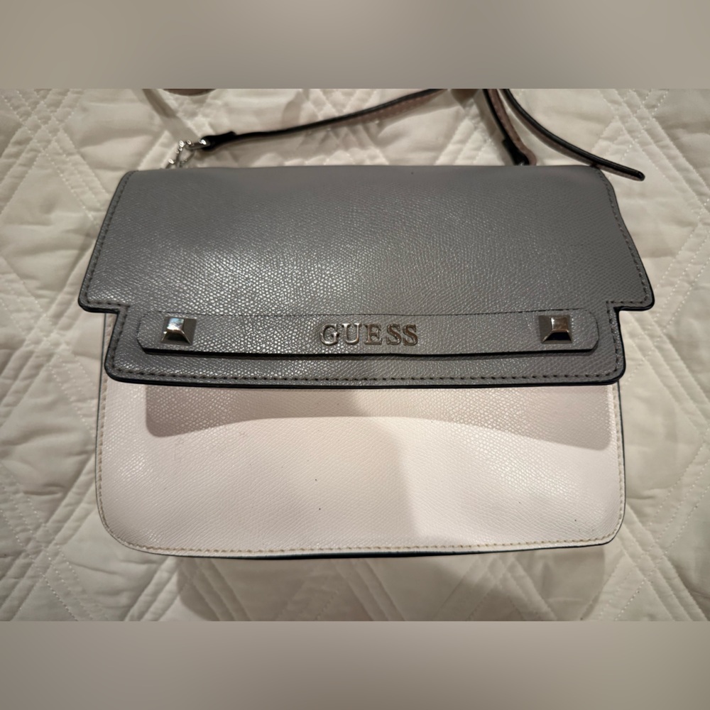 GUESS Two-Tone Gray and Cream Bag
